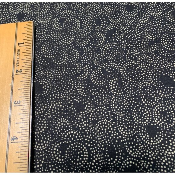 Black & Cream Cotton Fat Quarter Fabric Dotted Swirl Pattern 18" x 22" Sewing Qu - Picture 2 of 3